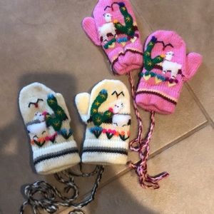 Baby llama mittens NEW